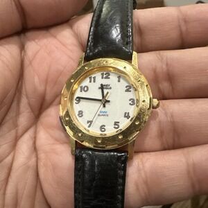 RUNS Vtg Timex Watch Women Indiglo 33mm Gold Tone Black Leather Band New Battery